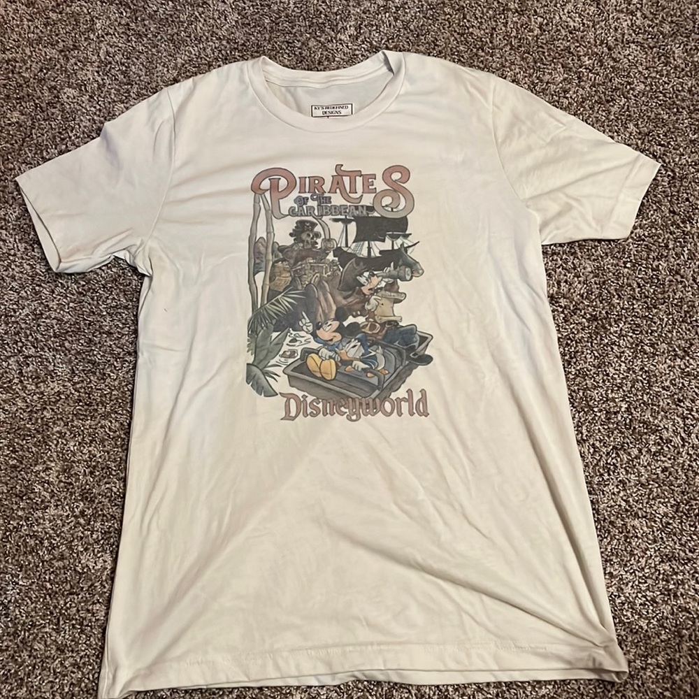 Disney Pirates of the Caribbean Size Medium T-Shirt